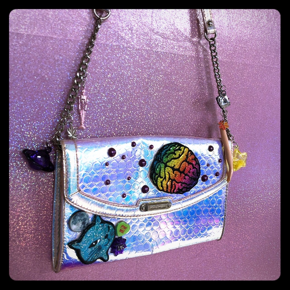 The don’t trip envelope purse